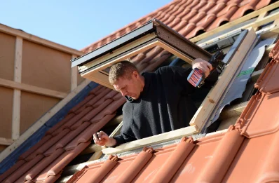 Pose de fenêtres de toit Velux à Monchiet
